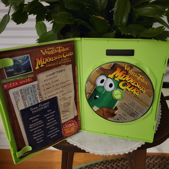 Set of Two VeggieTales DVD'S. - Picture 7 of 7